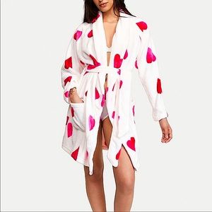 VICTORIA'S SECRET
Short Plush Cozy Robe